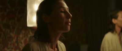 - I'm talking about physically. - Physically like him, is it? - Mr & Mme Adelman