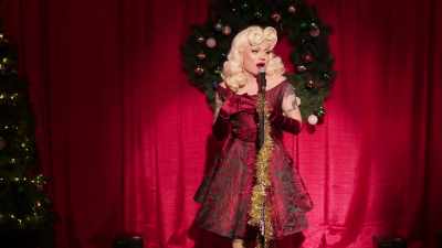 I'm the fabulous gladys claus, - The Christmas Setup