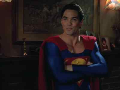 I'm trapped. - Lois & Clark: The New Adventures of Superman