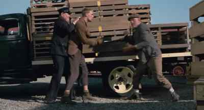 I'm trustin' you, kid. Cover for me. - Emperor of the North
