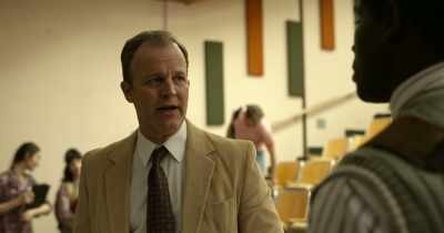 I'm trying to hire a student
who can teach in my stead. - Little America