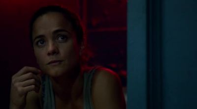 I'm trying to pee. - Queen of the South