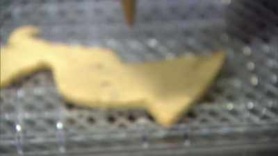 I'm using a fairly
thick royal icing - Halloween Cookie Challenge