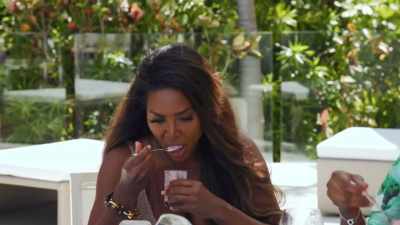 - I'm very stubborn, yes.
- [laughs] - The Real Housewives Ultimate Girls Trip