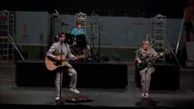 I'm walking 'round the world - Stop Making Sense