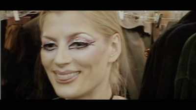 - I'm zooming.
- I'm zooming myself in. - The Aerialist