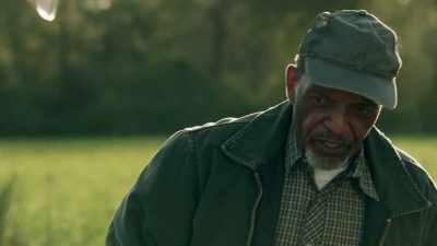 - I'ma get on.
- Ernest: Yeah. Yeah. - Queen Sugar