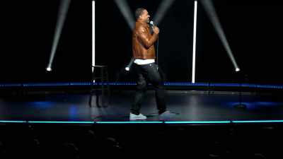 Îmi zic: „Frate, ăsta-i robot.” - Mike Epps: Ready to Sell Out