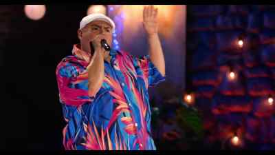 [imitates crowd roaring] - Gabriel Iglesias: Legend of Fluffy