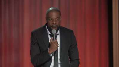 [imitates mechanical whirring] - Marlon Wayans Presents: The Headliners