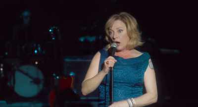 [imitates moaning]
All right? Yeah. - Cabaret Maxime