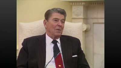 [imitates Reagan] Well...
[chuckles] - King of the Con
