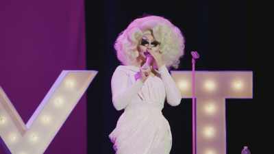 [imitates trumpet tooting] - Trixie Mattel: Skinny Legend