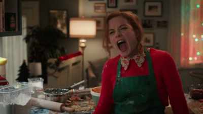 [IMITATING CROWD CHEERING] - Zoey's Extraordinary Christmas