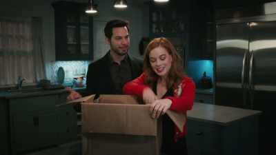[IMITATING SIZZLING] - Zoey's Extraordinary Christmas