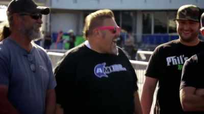 I'mma hang a half a hundred
on him. [laughs] - Street Outlaws No Prep Kings Team Attack