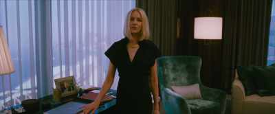 Imposes a rhythm, but discreetly. - Emmanuelle