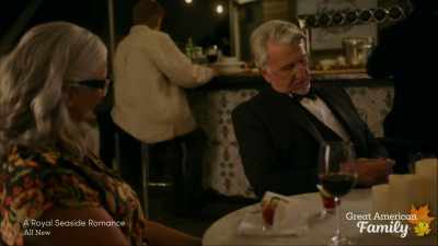 - Impresionant! Alte sfaturi?
- Scuze. - A Royal Seaside Romance