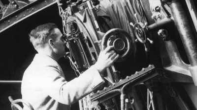 In 1923, Edwin Hubble
pointed a telescope - Secrets of Size: Atoms to Supergalaxies
