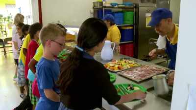 In 2005, minimal nutritional standards for school dinners - Back in Time for Dinner