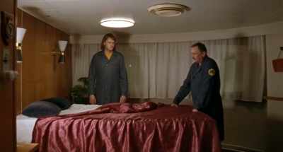 In a few seconds,
the mattress regains its shape - Jesus Shows You the Way to the Highway