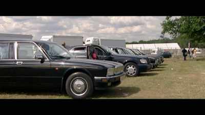 In a golf buggy, champing, uh
champing some, I don't know... - Oasis: Knebworth 1996
