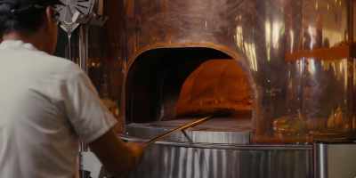 In a New York City slice shop, - Chef's Table: Pizza