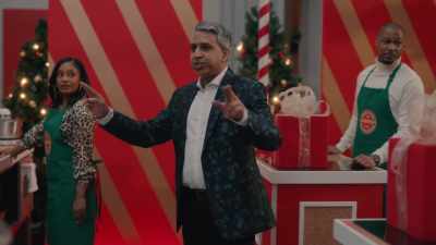 In addition
to the $50,000 prize, - The Great Holiday Bake War