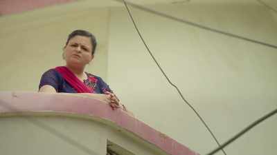 In any case, who can talk to a girl
whose parents we know nothing about? - Badnaam Gali
