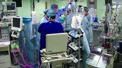 In Bob's operation,
they're five hours into surgery. - Surgeons: At the Edge of Life