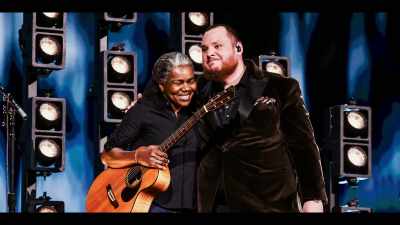 In both singing the song,
and then both of them - It's All Country