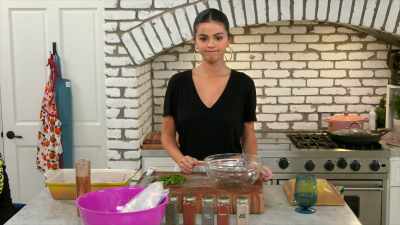 In your bowl, we're gonna start - Selena + Chef