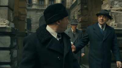 In that case I'll... Why don't you
come with us, back to my office? - Maigret in Montmartre