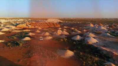 In Coober Pedy,
it's time for the Rookies - Outback Opal Hunters