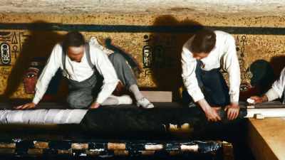 In Egypt, Mace quickly became
Carter's right hand man. - Tutankhamun: Secrets of the Tomb