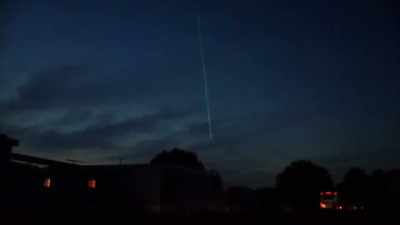 In fact, it's perfectly possible to make
the moon to reflect a laser beam - American Moon