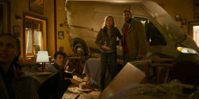 [in French] Nick and Audrey Spitz... - Murder Mystery 2