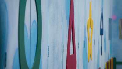 In this game,
players must use a needle - Squid Game: The Challenge