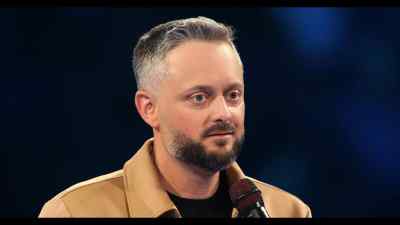 In my head, I was like,
"Who's going to be typing?" - Your Friend, Nate Bargatze