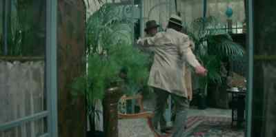In here, Monsieur
Martin, in here. - Hotel Paradiso
