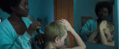 [in Icelandic]
Can you comb it so it sticks up? - And Breathe Normally