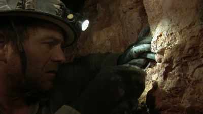 In just ten hours, they must
catch a plane back home. - Outback Opal Hunters
