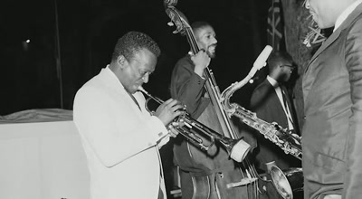 In this laboratory,
there's a head chemist - Ron Carter: Finding the Right Notes