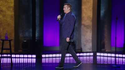 În loc să-l facă să renunţe
la ideea asta ridicolă, - Brian Regan: Nunchucks and Flamethrowers