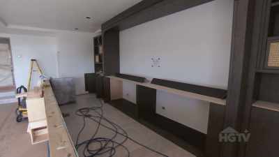 In Lusca, all the millwork
for the bar is installed, - Island of Bryan