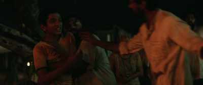 [IN MARATHI] Ravi, stop! He's trying to help her. - Shantaram
