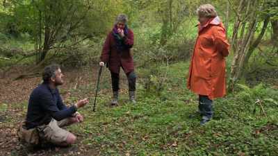 In milk. ..in milk, the same as you
would... Mulled wine. - Extraordinary Escapes with Sandi Toksvig