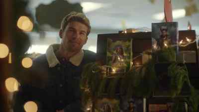 In one swift move,
the ropes that - A Carpenter Christmas Romance