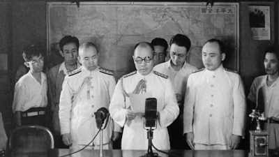 In public, one admiral - The Pacific War in Color