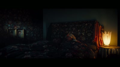 [in Spanish] Enrico. Go downstairs. - The Claus Family 3
